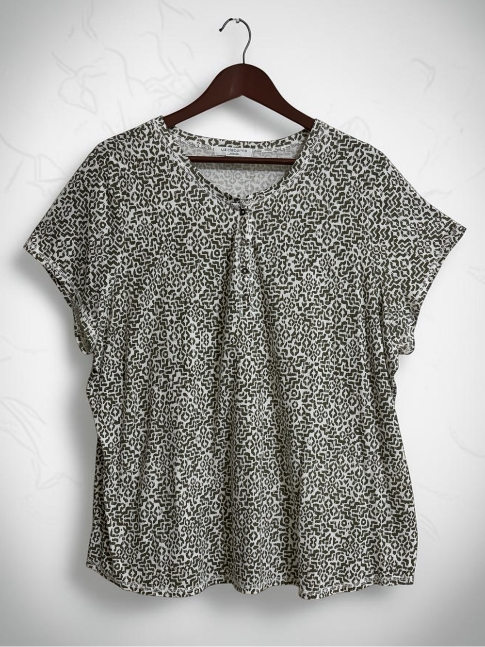 Liz Claiborne Olive Green and White Short Sleeve Printed Button Tee 1X